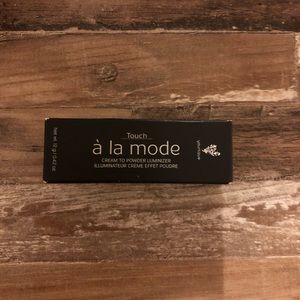 Younique á la mode stick highlighter